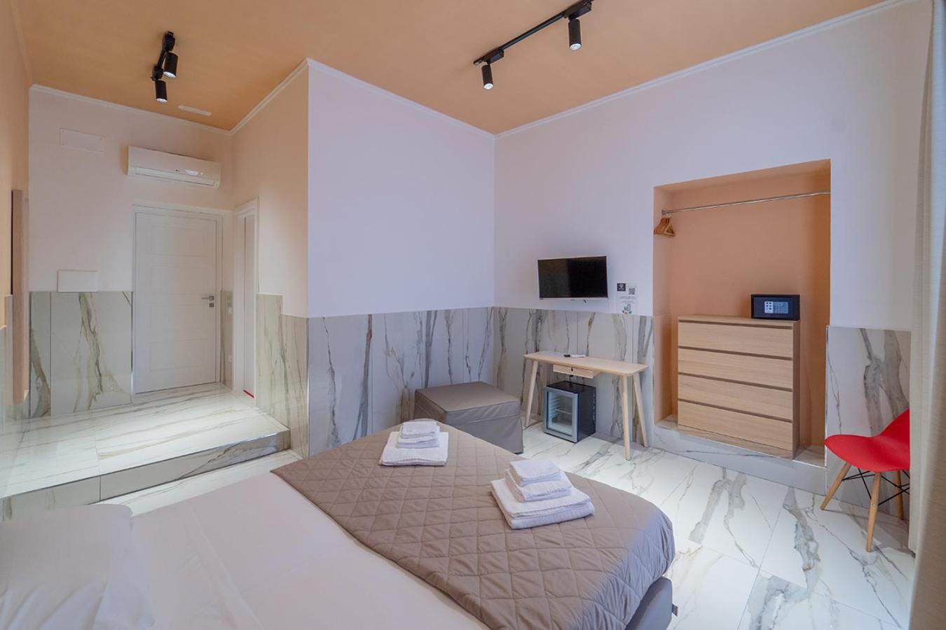 P.c. Boutique H. Vesuvius, Centro, By Clapa Group * Napoli